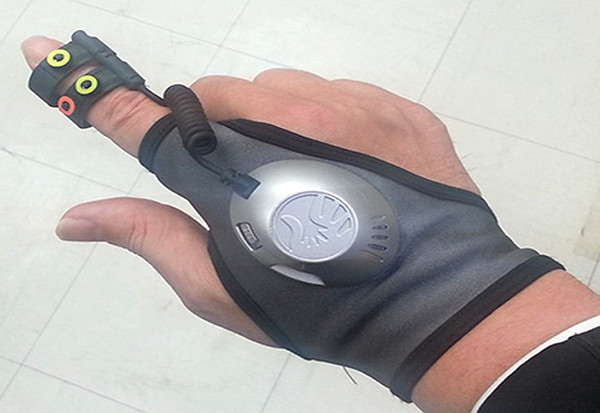 Chuột máy tính là một chiếc găng tay được phát minh để thay thế một con chuột máy tính.