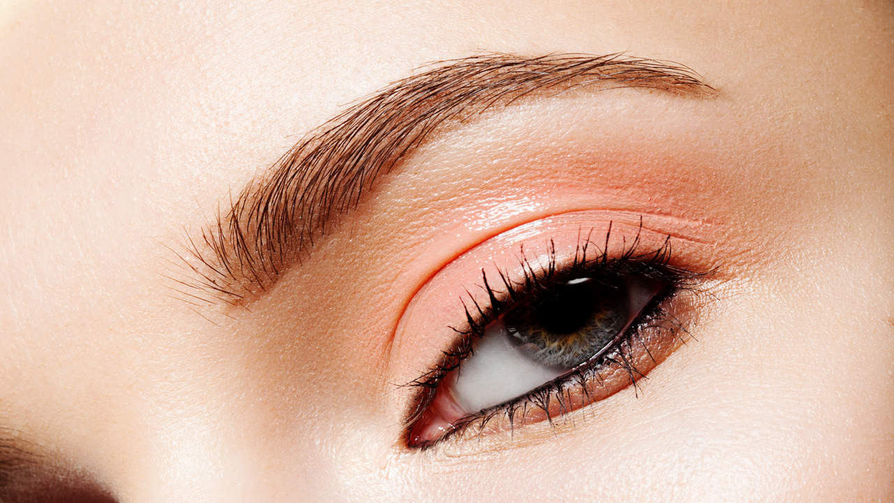 Giáng sinh đẹp rực rỡ với đồ trang điểm màu "Living Coral" của năm 2019! ảnh 5