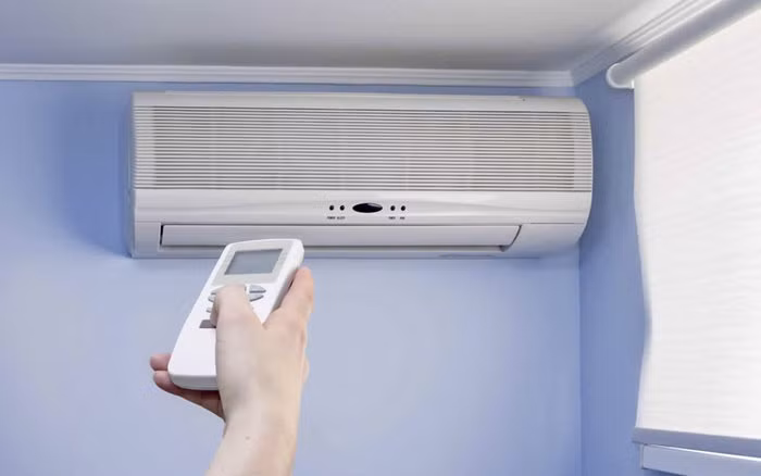 Sở Y tế đề nghị các đơn vị khuyến cáo cơ sở lao động hạn chế sử dụng máy lạnh hoặc quạt hơi nước làm mát trong thời điểm có dịch virus corona (Covid-19). (Ảnh: Pinterest)