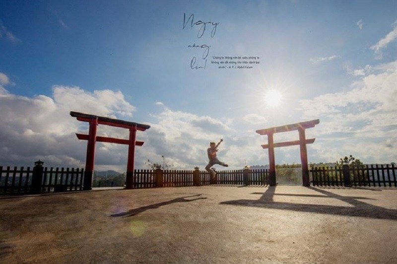 Cổng trời "đẹp như mộng" đang trở thành đề tài hot trên các diễn đàn du lịch.