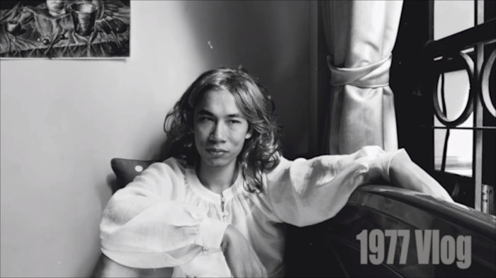 Nhân vật Johnsy trong video &quot;Chiếc lá cuối cùng – Quyền năng đất mẹ&quot; của 1977 Vlog tự nguyện cách ly.