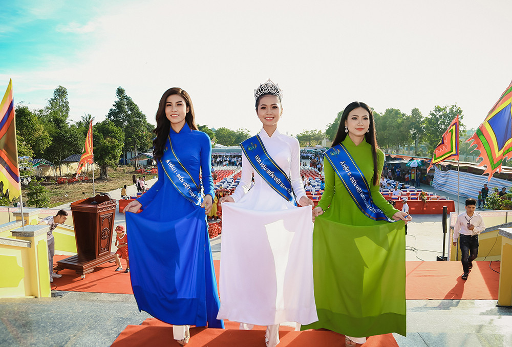 Sau chung kết, Top 3 Hoa hậu Biển Việt Nam toàn cầu 2018 dâng hương Giỗ Tổ Hùng Vương ảnh 1