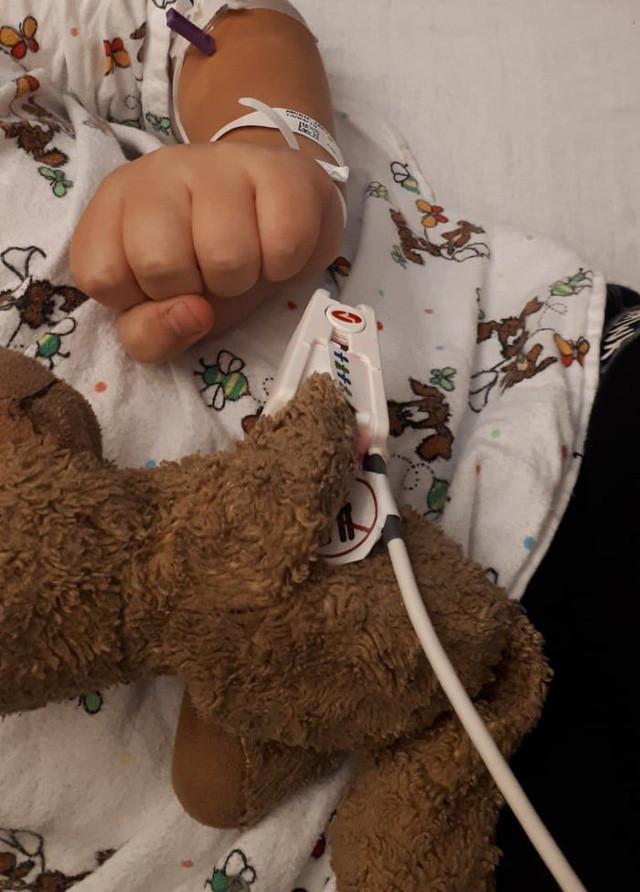 Bệnh nhân “đặc biệt” nằm trên giường bệnh cùng cậu bé Jackson.