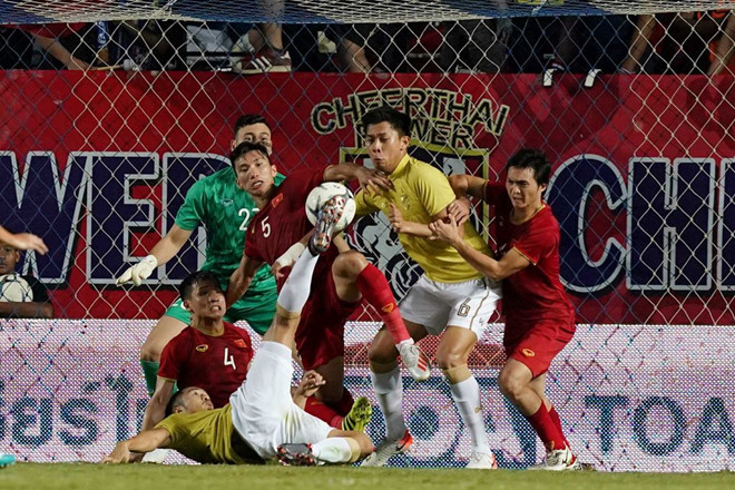 Người hâm mộ đang nóng lòng chờ trận "đại chiến" giữa Thái Lan - VN. Ảnh: ĐỘC LẬP.