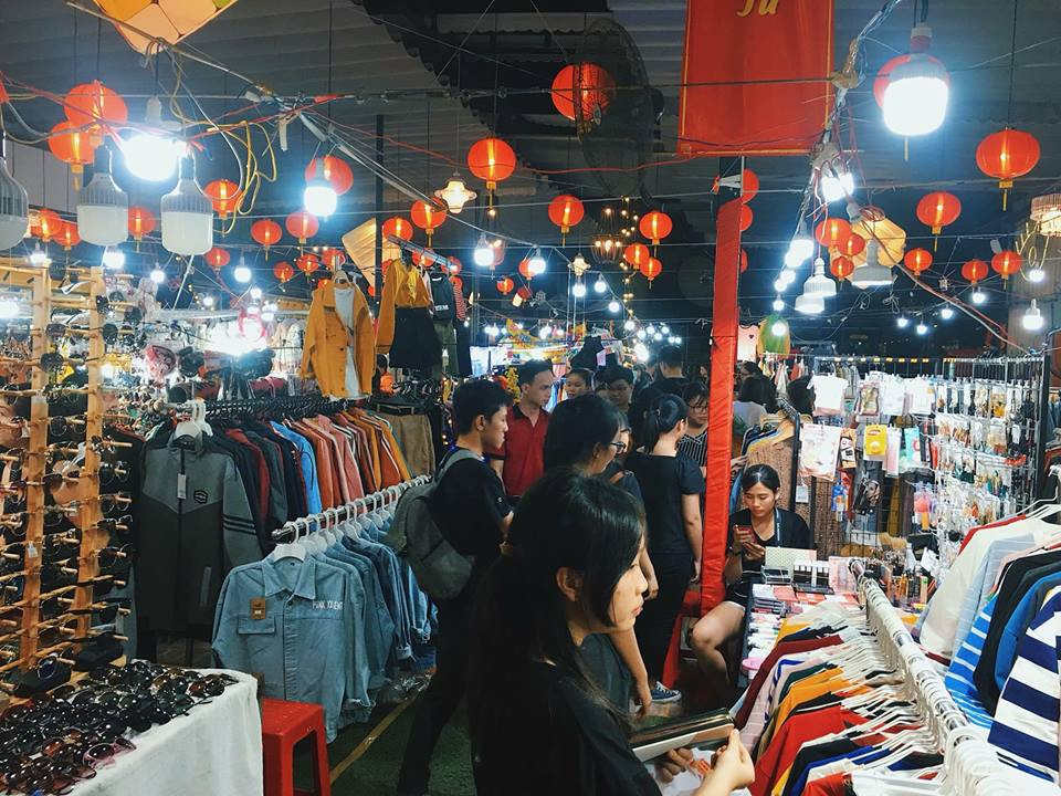 Coi chừng "phá sản" ở khu mua sắm.