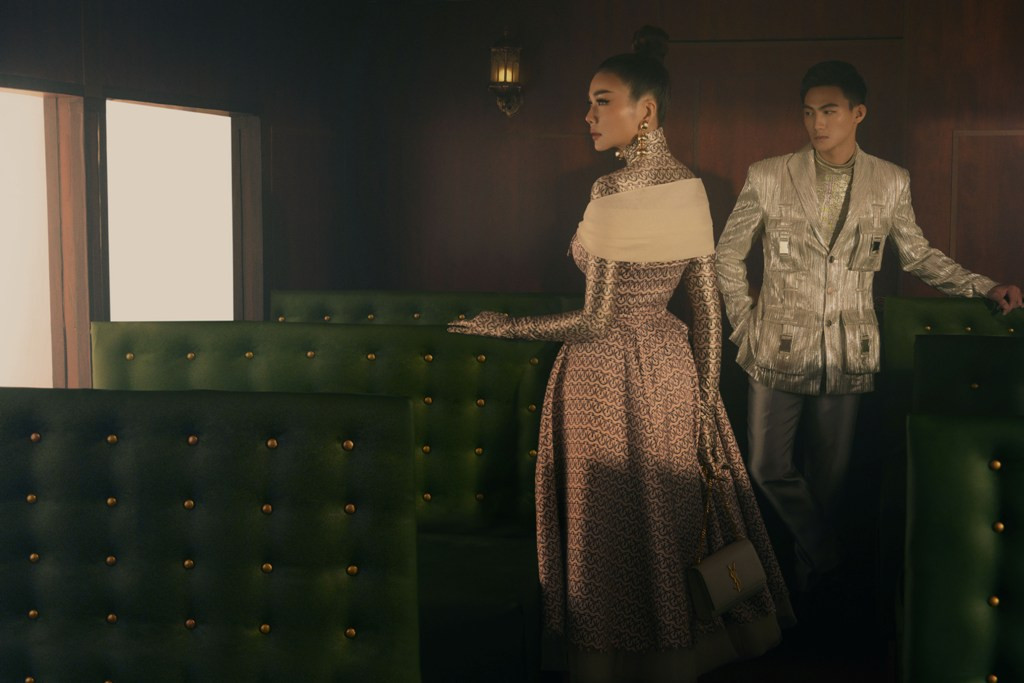 Dù là huấn luyện viên của Mạc Trung Kiên và có nhiều năm kinh nghiệm làm mẫu nhưng khi đứng chung với học trò, Thanh Hằng biết cách làm thế nào để tiết chế.