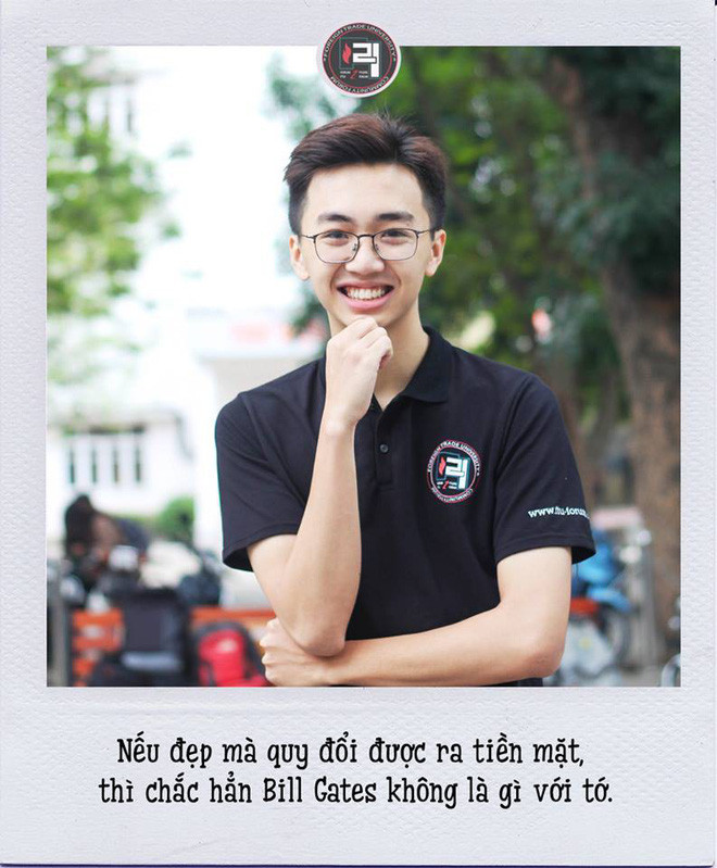 Anh chàng thư sinh Dương Khánh Hòa sở hữu nụ cười tỏa nắng.