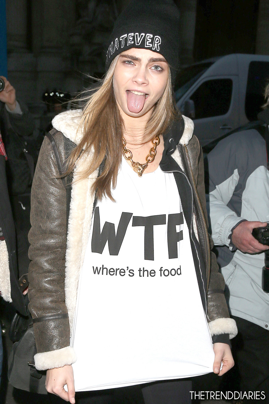 Cara Delevingne muốn thể hiện điều gì qua những chiếc áo thun “biết nói”? ảnh 2 Cara Delevingne muốn thể hiện điều gì qua những chiếc áo thun “biết nói”? ảnh 2