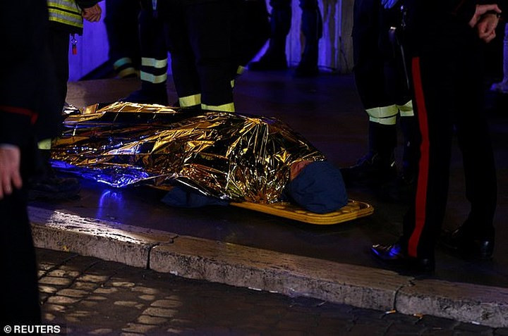 Thị trưởng thành phố Rome Virginia Raggi cũng đến thị sát khu vực xảy ra sự cố và khẳng định các nhà chức trách địa phương đã mở một cuộc điều tra về vụ việc.