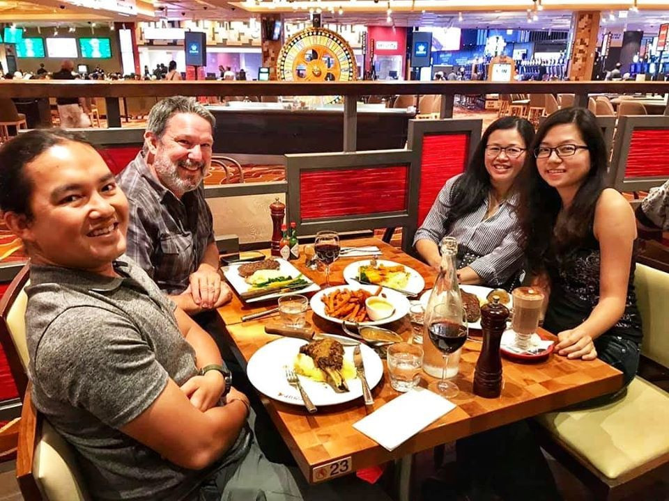 Nhờ du lịch, anh đã làm quen được với nhiều người bạn cùng đam mê sở thích với mình.