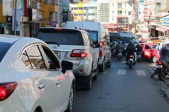 Dòng người kẹt cứng khi du khách đổ về quá nhiều trong kì nghỉ Tết Dương lịch. Dòng người kẹt cứng khi du khách đổ về quá nhiều trong kì nghỉ Tết Dương lịch.