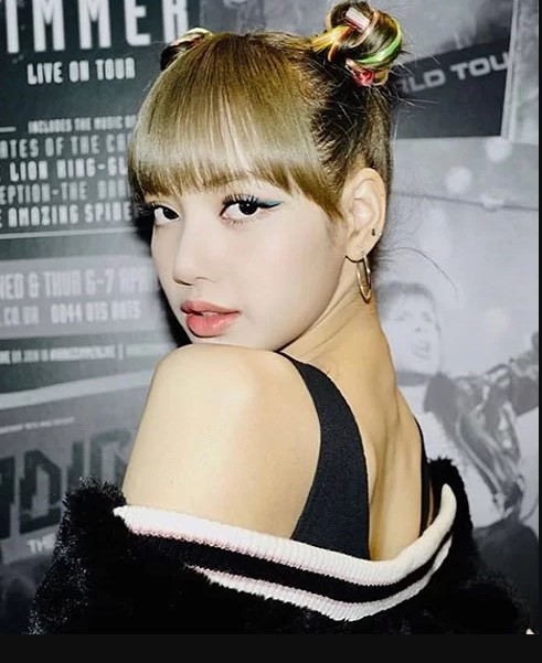 Những light tóc màu sắc sặc sỡ luôn giúp sao Hàn 