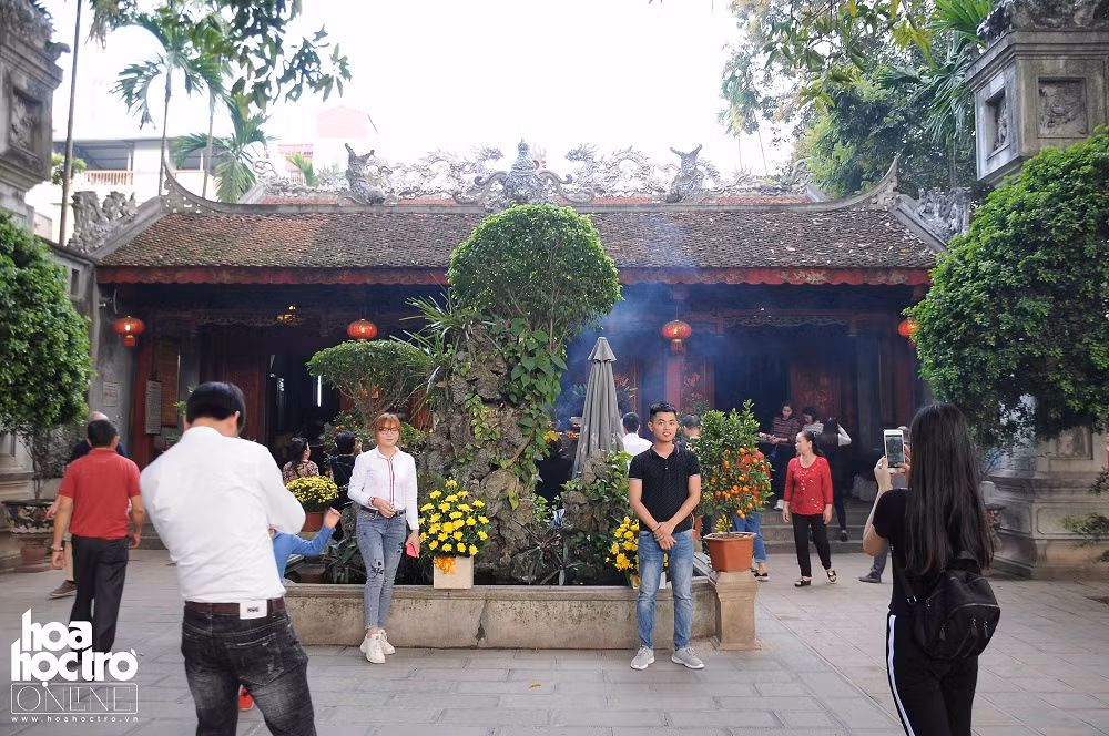 Đây cũng là dịp để bạn bè có thể gặp gỡ, giao lưu nhân dịp đầu Xuân.