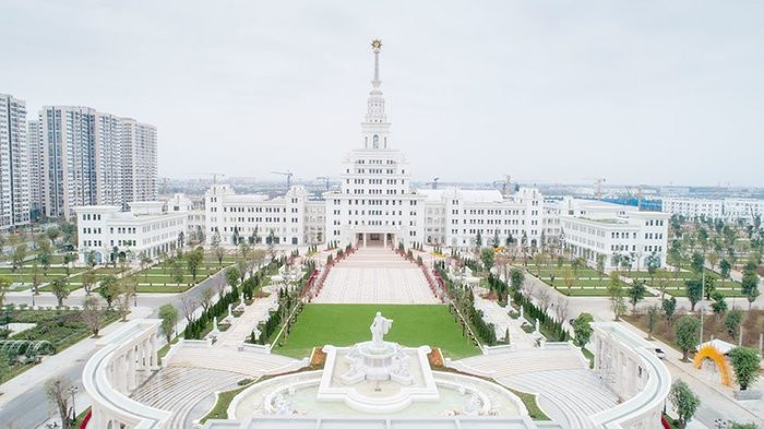 Trường được xây dựng tại một trong những khu đô thị hiện đại bậc nhất của thủ đô Hà Nội.