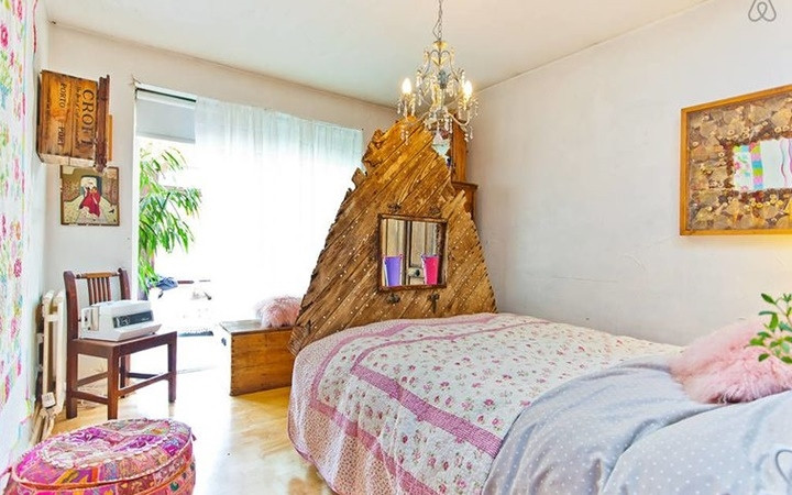 Phòng ngủ trang trí lạ mắt.