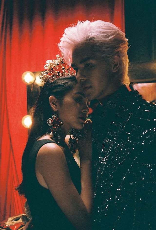 Nữ diễn viên Quỳnh Lương mới đây vừa gây chú ý khi xuất hiện trong MV Màu nước mắt của nam ca sĩ Nguyễn Trần Trung Quân.