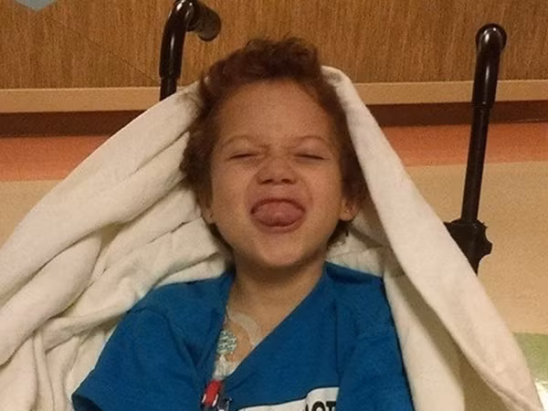 Damien – cậu bé không có nơi ở, không có người chăm sóc.