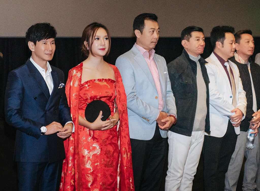 Đông đảo nghệ sĩ Việt tại đây đã đến chúc mừng hai vợ chồng Lý Hải.