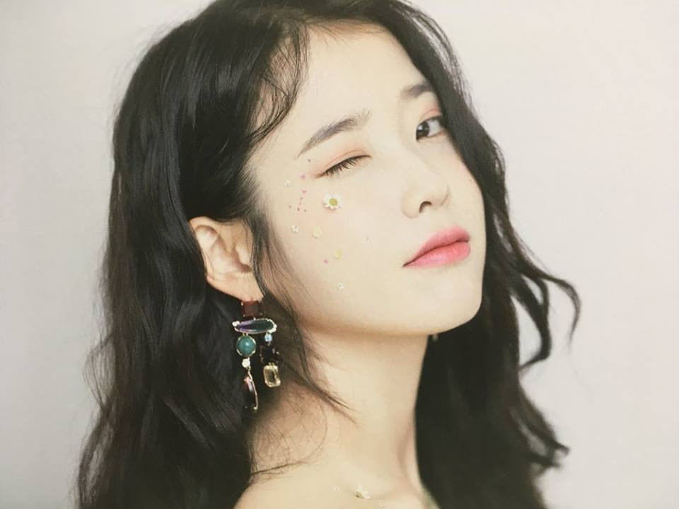 IU luôn được coi là “thần tượng của mọi thần tượng”.