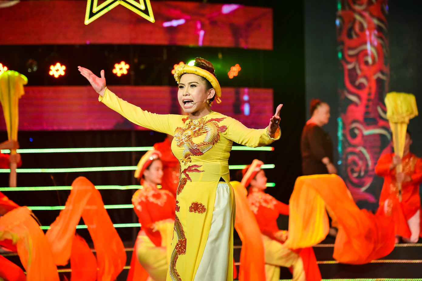 Quán quân mùa 1 Bình Tinh đã từng "chịu chơi" bán xe để đầu tư cho nghệ thuật.