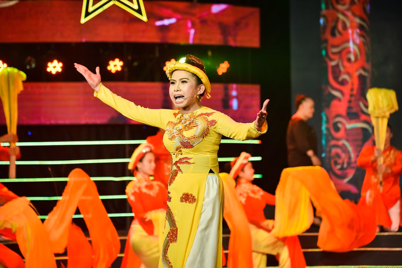 Quán quân mùa 1 Bình Tinh đã từng "chịu chơi" bán xe để đầu tư cho nghệ thuật.