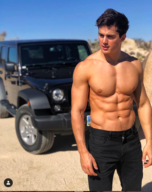 Chân dung thầy giáo khiến hàng triệu nữ sinh "phát cuồng".