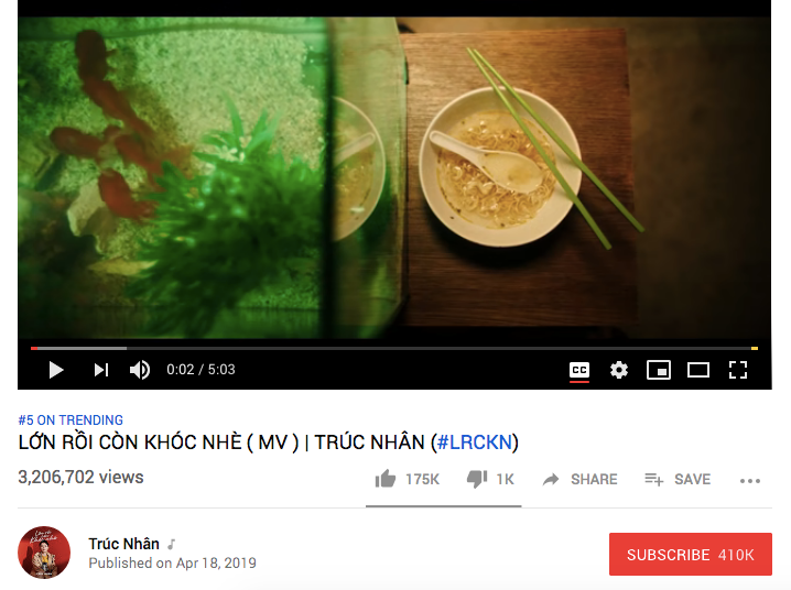 Hiện MV đang giữ phong độ khá tốt trên Top thịnh hành.