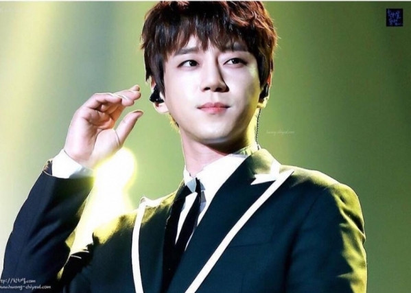 Hwang Chi Yeol lên tiếng xin lỗi sau sự cố "vạ miệng" trên sóng truyền hình.