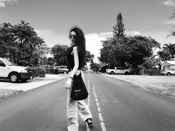 Hyuna để lộ vóc dáng gầy đến trơ xương