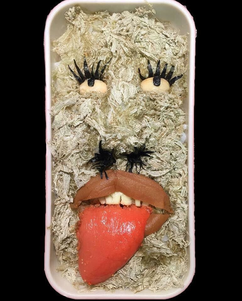 Những khuôn mặt được trang trí đậm chất Halloween.