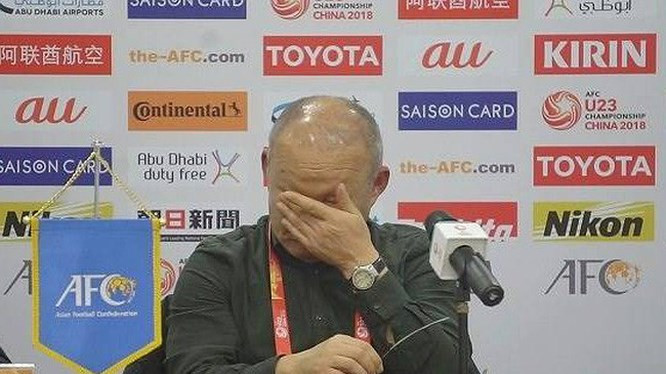 Trước khi được vinh danh như một người hùng của bóng đá Việt, thầy Park đã trải qua một hành trình nhiều chông gai khi nhận lời cầm quân ĐT Việt Nam