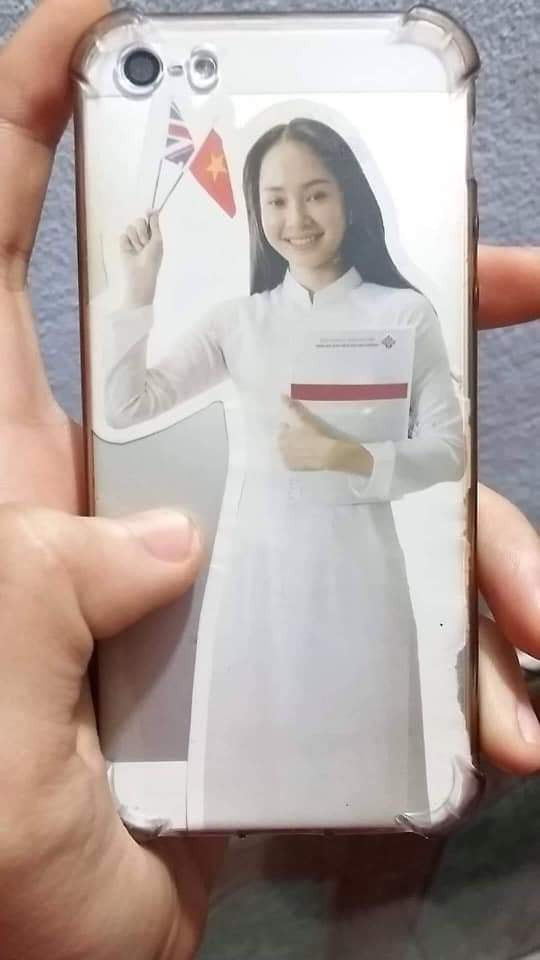 Cả điện thoại nữa