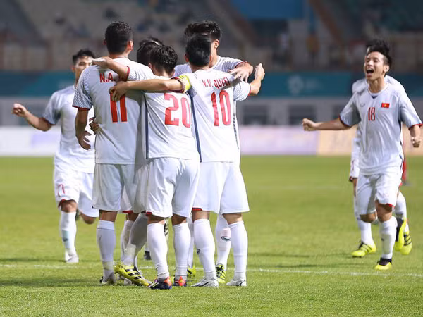 Niềm vui của các cầu thủ Việt Nam khi tiếp tục giành chiến thắng trong lượt trận thứ 2 tại ASIAD 18.