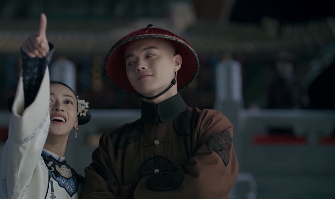 Ngụy Anh Lạc vui vì ngắm pháo hoa, còn Phú Sát Phó Hằng vui vì Ngụy Anh Lạc vui.