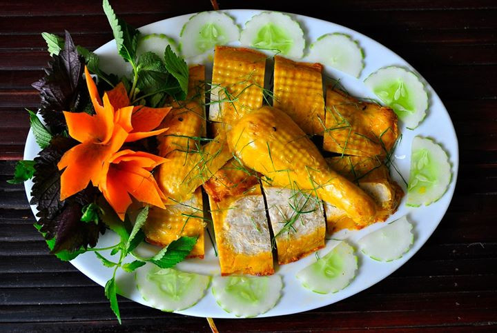 Gà chay hấp lá chanh.