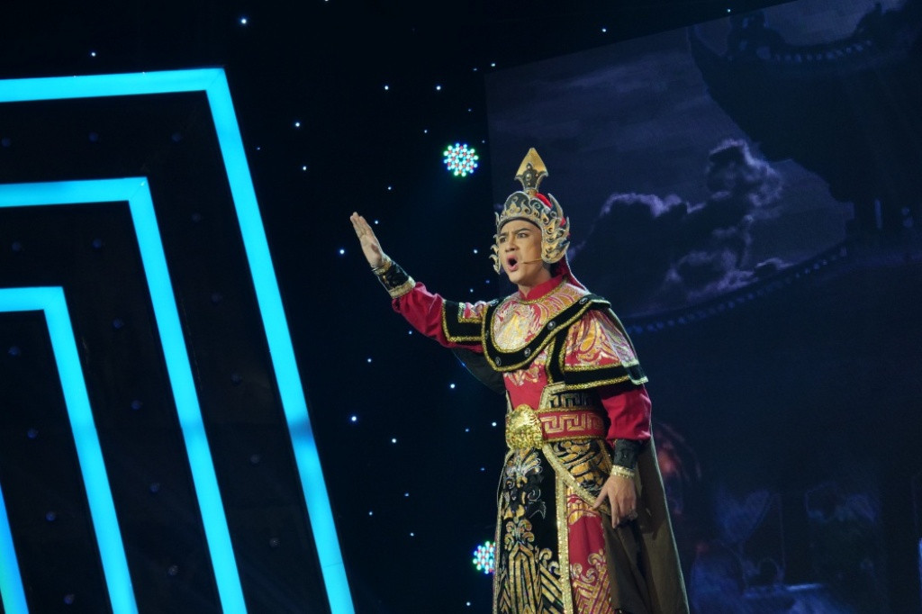 Đại diện cho mùa Đông, Dương Cường mang đến tiết mục nói về vua Trần Nhân Tông và cuộc xâm lăng của giặc Nguyên Mông.