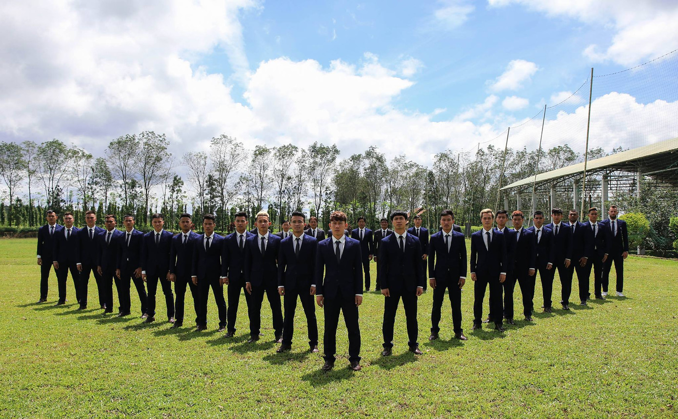 Bạn có nghĩ dàn hot-boy này là những "chàng trai sân cỏ" không?