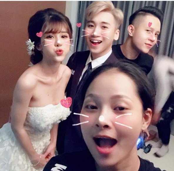 Hậu trường của buổi chụp hình.