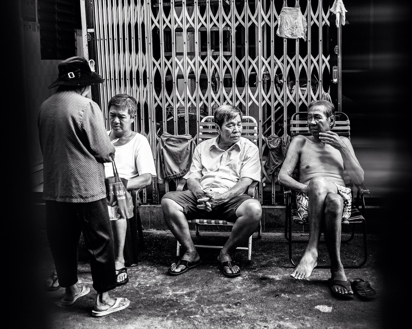 Người Sài Gòn và những câu chuyện rôm rả sớm chiều.