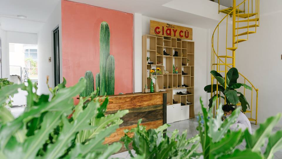 Một "Tiệm Giày Cũ" tại hostel