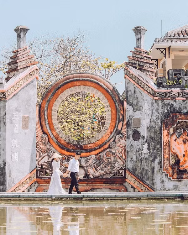 Nhiều cặp đôi cũng chọn nơi này làm địa điểm chụp ảnh cưới.
