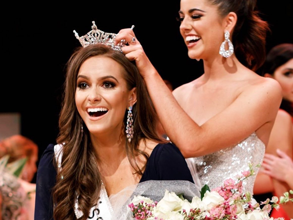 Cô ấy thật xứng đáng với danh hiệu Hoa hậu!