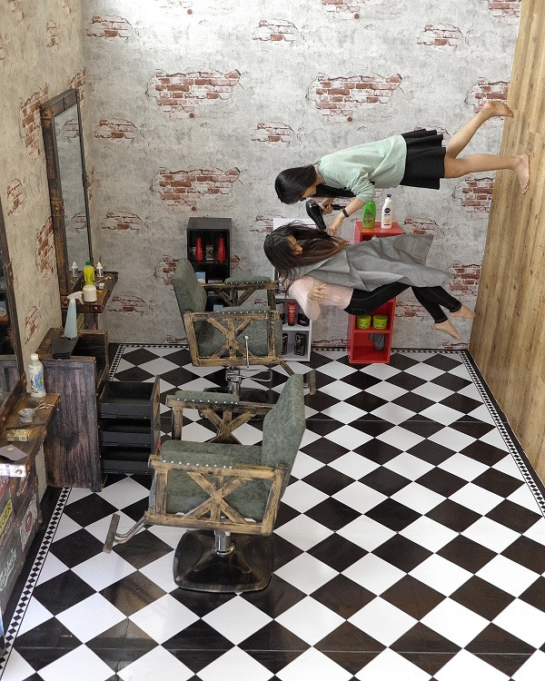 Tiệm cắt tóc thần thánh.