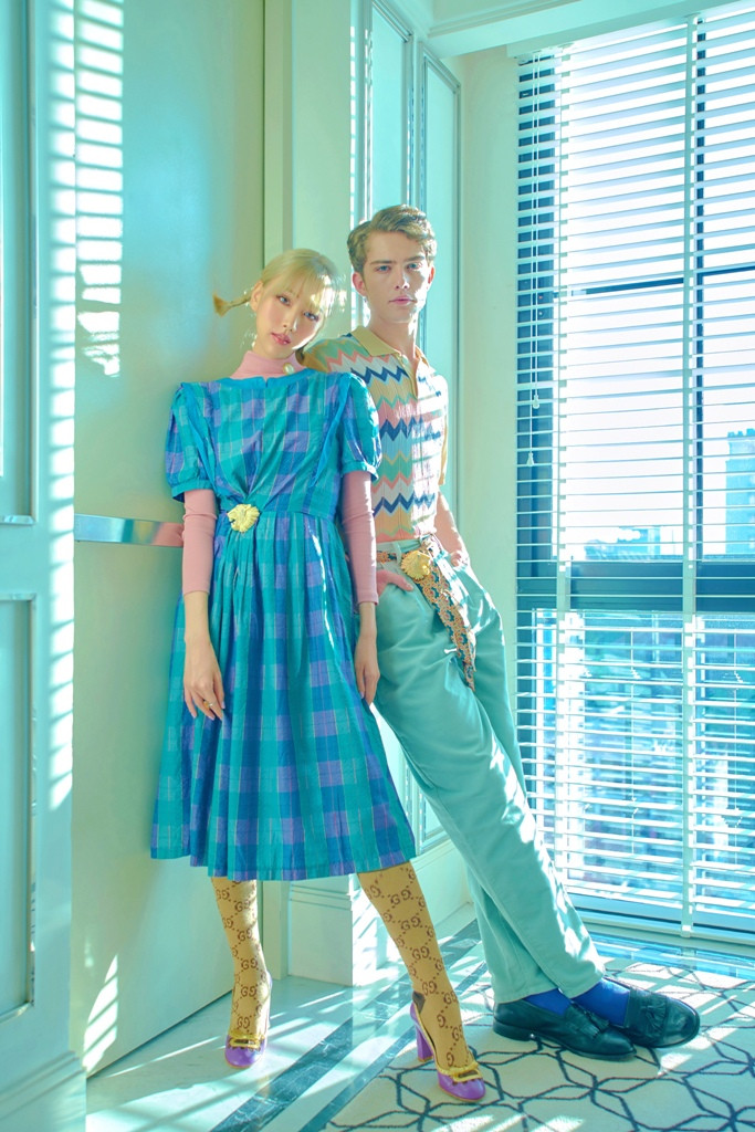 Trong loạt ảnh mới, cặp đôi “tin đồn” nổi bật với những bộ trang phục có tông màu đầy trẻ trung và thời thượng.