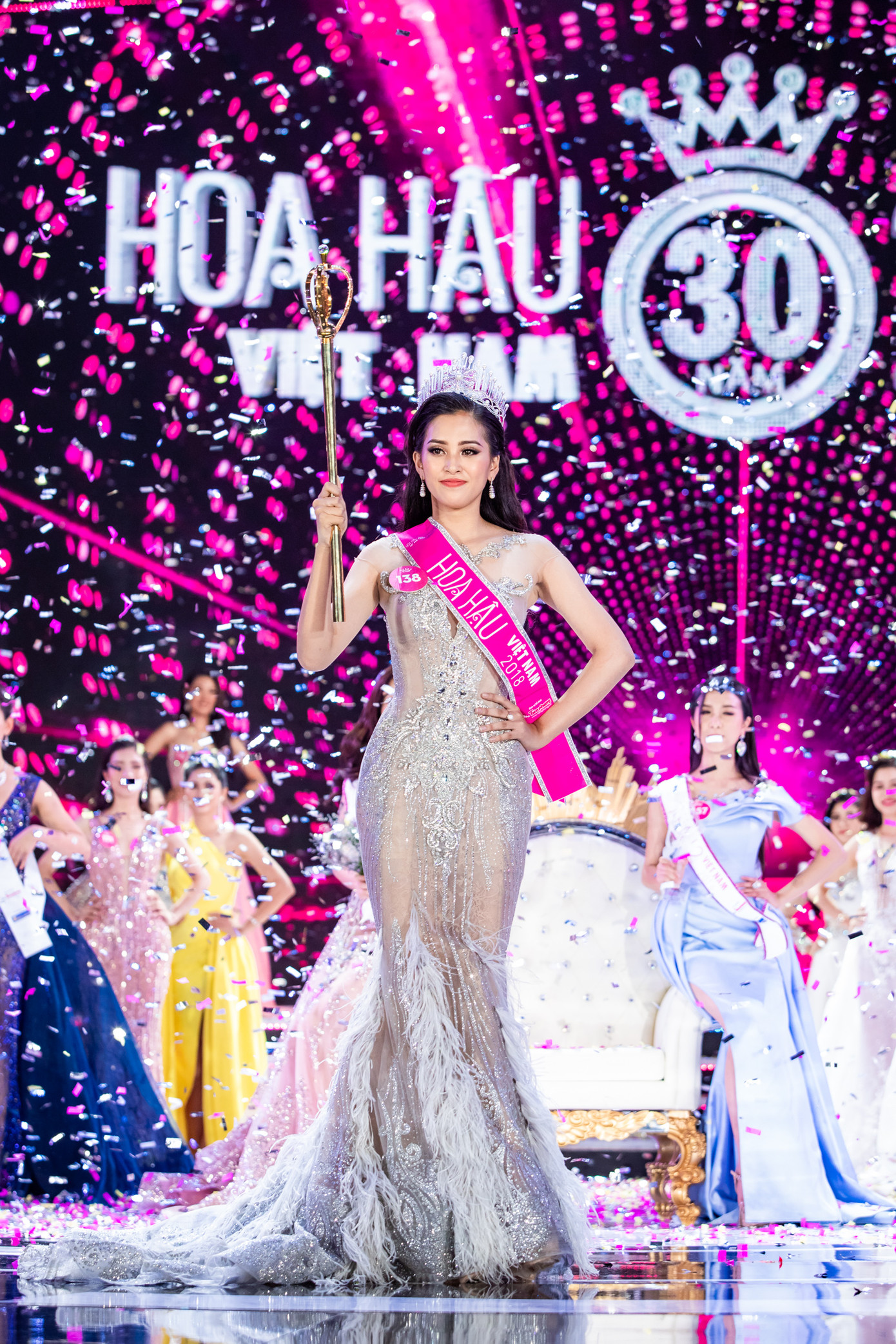 Từ những ngày đầu tham gia cuộc thi, Trần Tiểu Vy đã luôn được đánh giá là ứng của viên tiềm năng cho vương miện Hoa hậu.