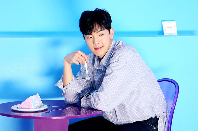 Idol thực sự nghĩ gì về chuyện fan ném điện thoại lên sân khấu xin hình selfie? ảnh 2 Idol thực sự nghĩ gì về chuyện fan ném điện thoại lên sân khấu xin hình selfie? ảnh 2