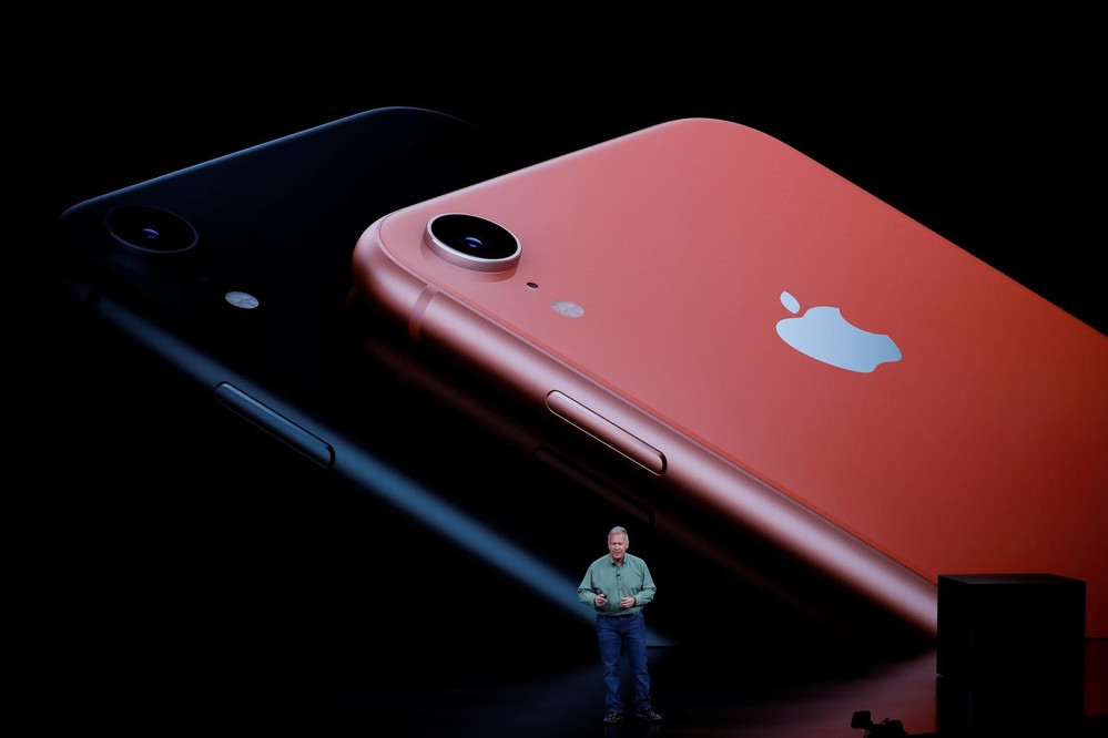 iPhone XR của Apple xuất hiện với màu sắc Living Coral chủ đạo năm 2019. iPhone XR của Apple xuất hiện với màu sắc Living Coral chủ đạo năm 2019.