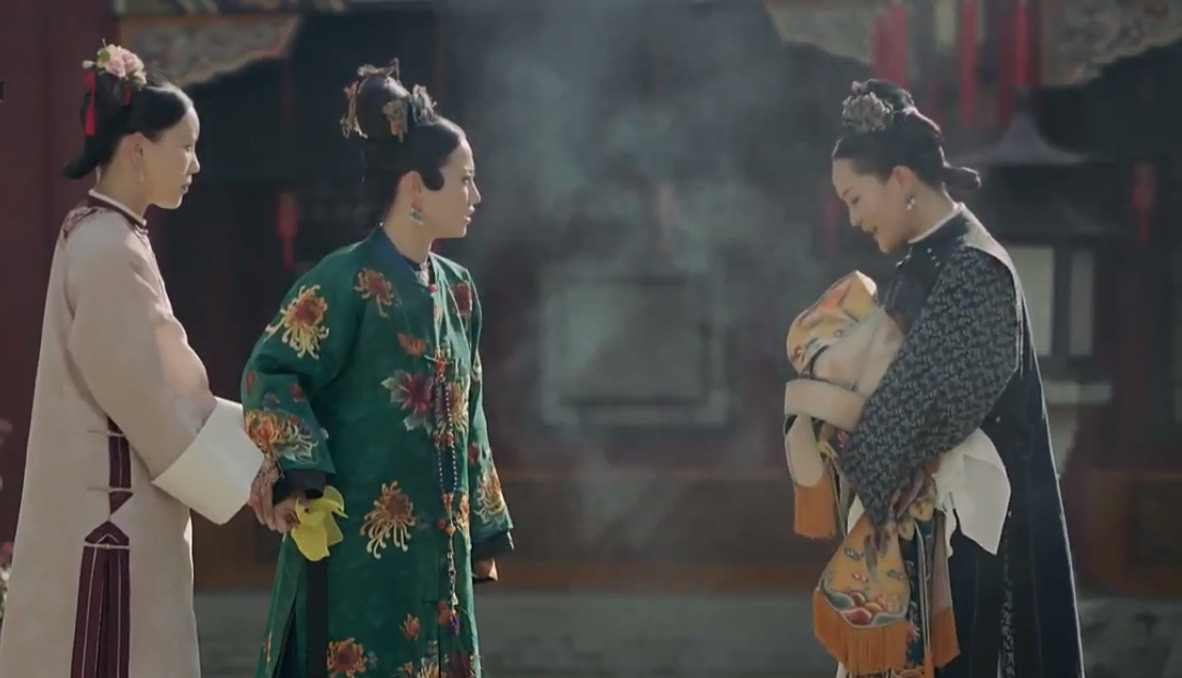 Đến bộ trang phục yêu thích nhất cũng không thể giữ lại được.