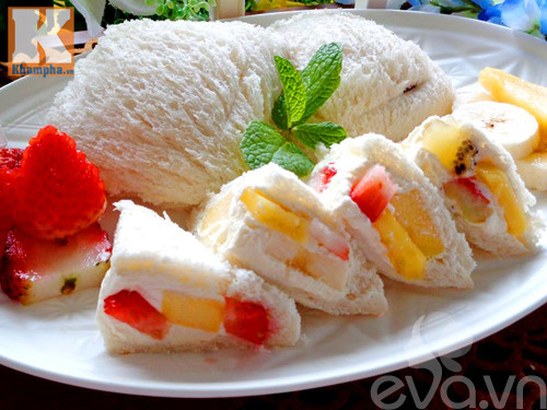 Xin một vé "trở về tuổi thơ" với món bánh mỳ kẹp kem ký vừa ngon vừa lạ ảnh 4 Xin một vé "trở về tuổi thơ" với món bánh mỳ kẹp kem ký vừa ngon vừa lạ ảnh 4