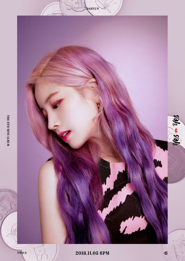 Ngạc nhiên nhất chắc chắn phải là Dahyun, cô rapper ngày càng xinh đẹp qua từng đợt comeback của TWICE.
